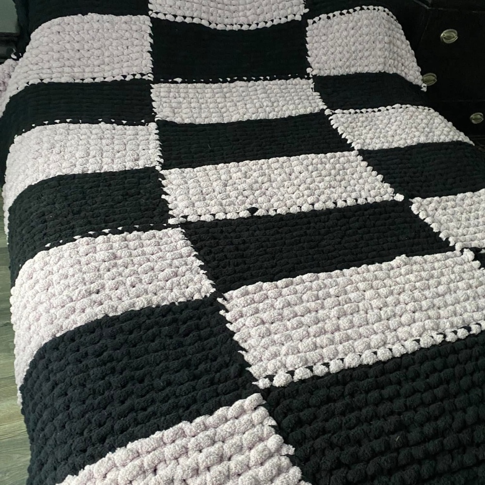 Cozy Black and lavender Checkered Blanket